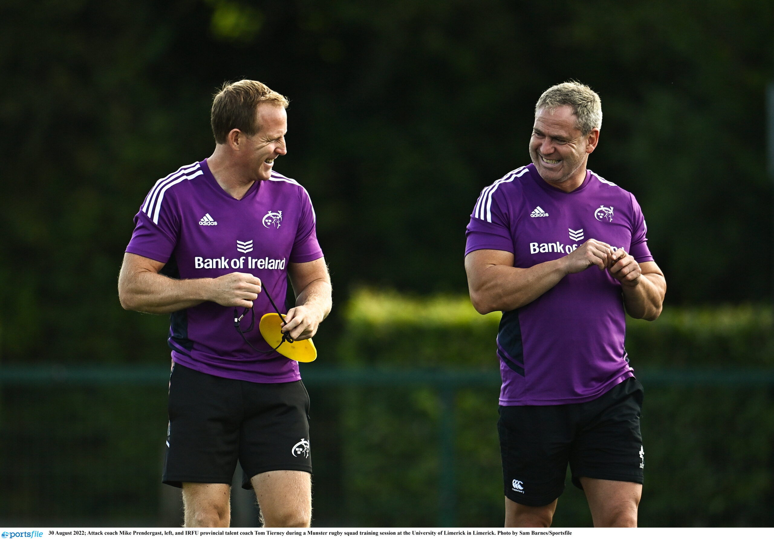 Tom Tierney and Mike Prendergast share a joke at Munster training last August. (Sportsfile)