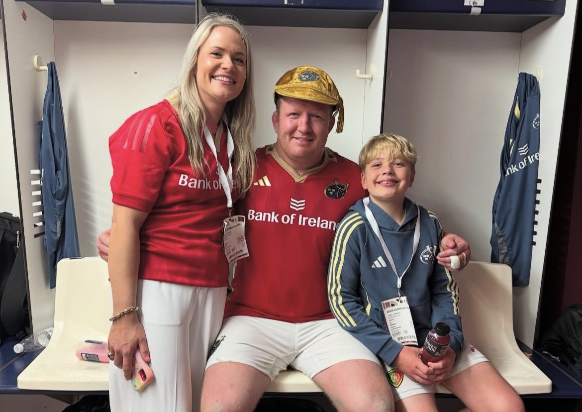 Stephen Archer after earning his 300th Munster cap with his wife Kelly and son Alex. 