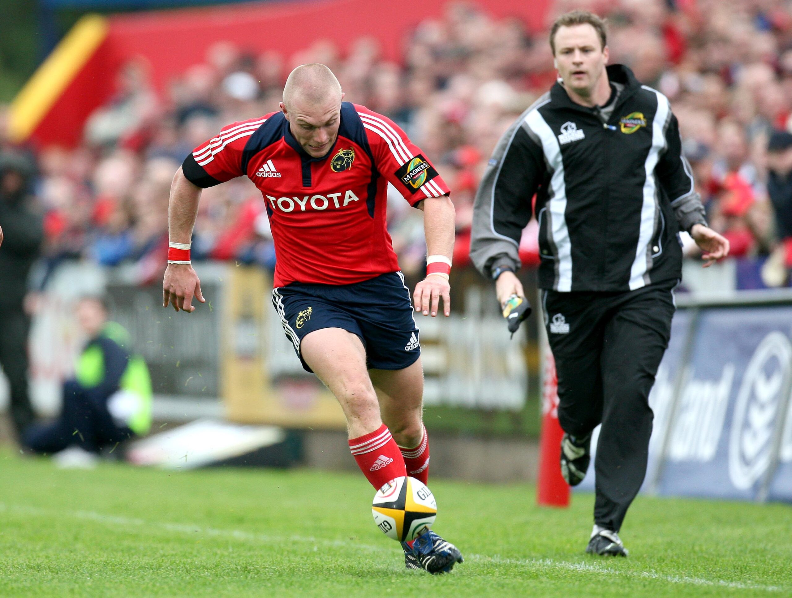 Keith Earls on his way to scoring against Dragons in 2008. 