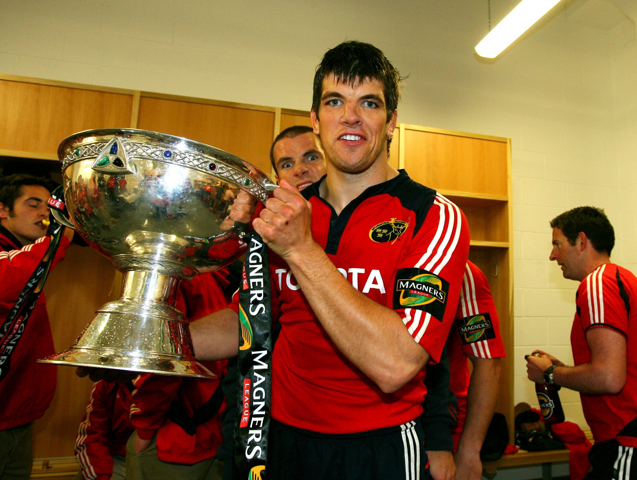 Celebrating the 2009 Magners League triumph.
