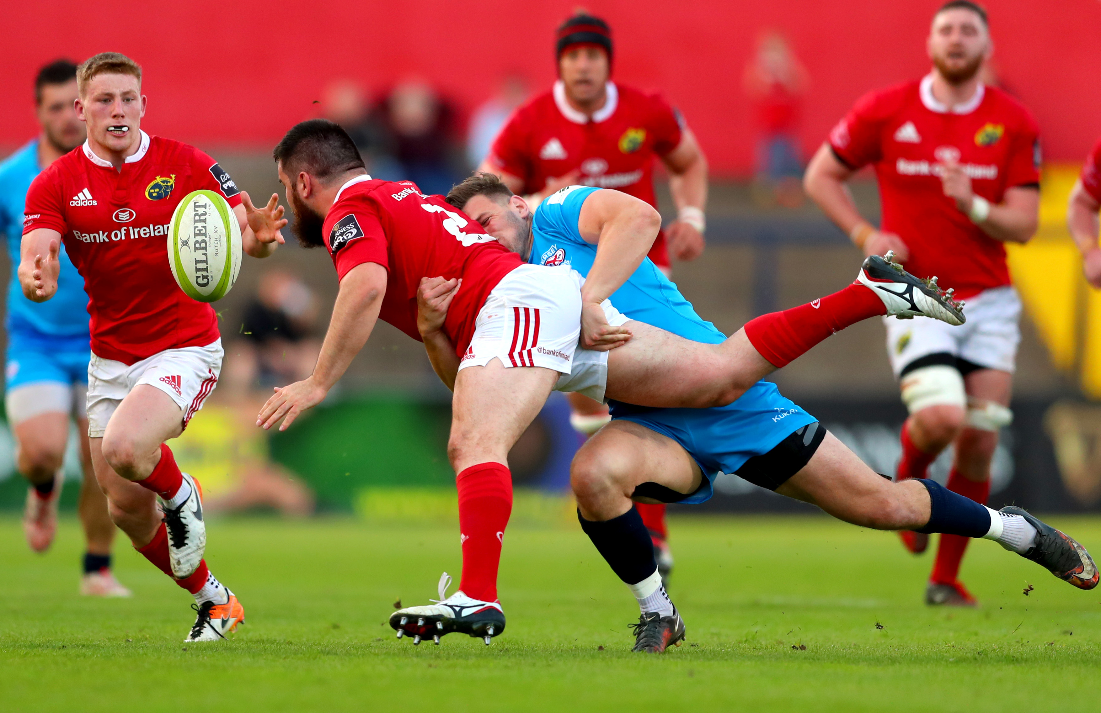Kevin O’Byrne offloads to John Poland as he is tackled by Nick Scott.