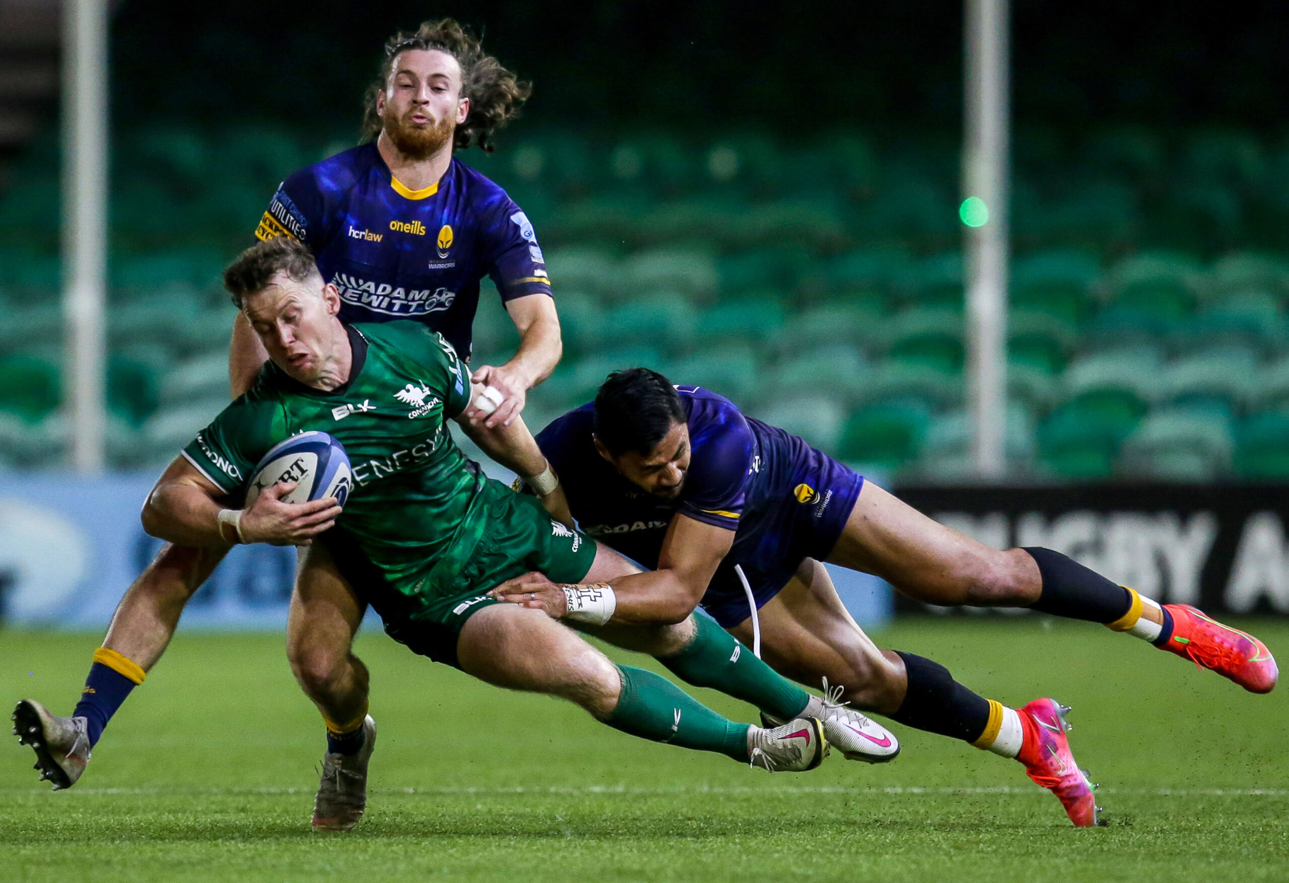 Oli Morris (standing) in action for Worcester. 