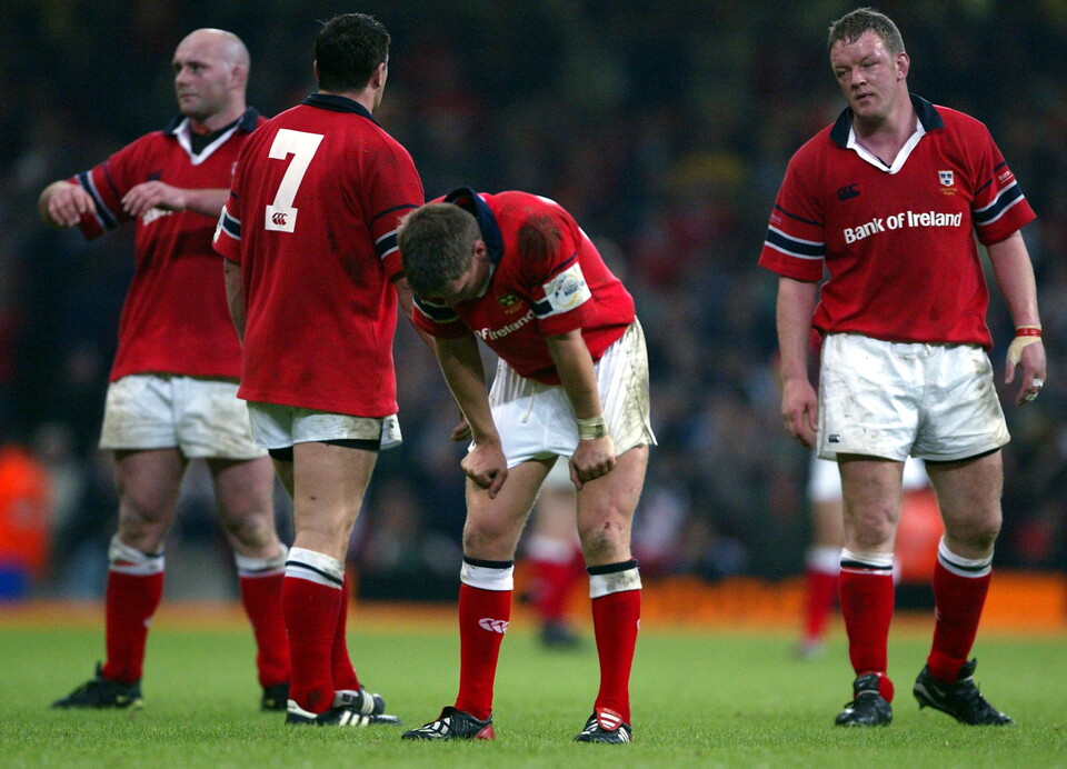 Munster dejected after the loss to Leicester Tigers in the 2002 Heineken Cup final