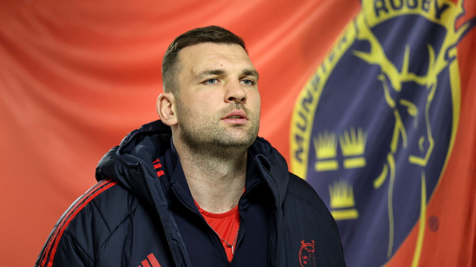 Captain Tadhg Beirne starts on his return. 