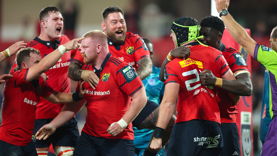 Munster celebrate Alex Kendellen's try