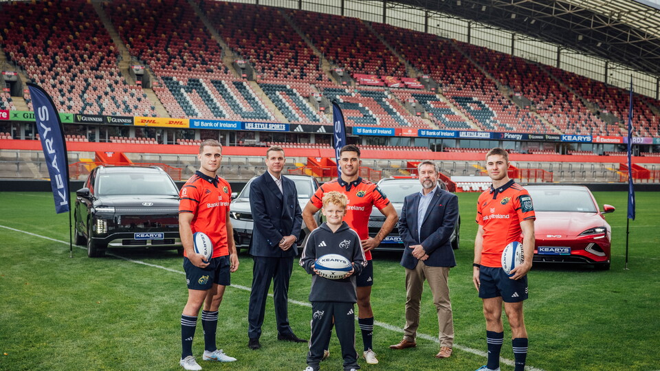 Brendan Keary, CEO, Kearys Motor Group and his son Jackson (age 10) were joined by Dave Kavanagh, Head of Commercial and Marketing, Munster Rugby, together with Kearys Brand Ambassador Jack Crowley and fellow Munster players Alex Kendellen and Dan Kelly