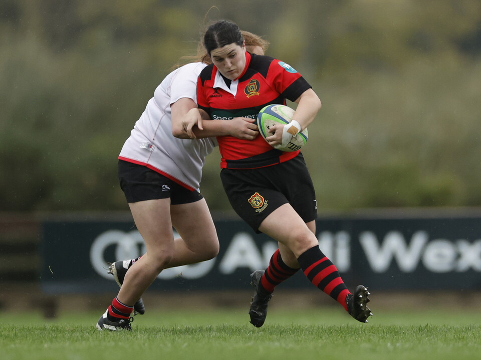 Wicklow's Dannii Masters and Megan O’Connor of Ennis ©INPHO