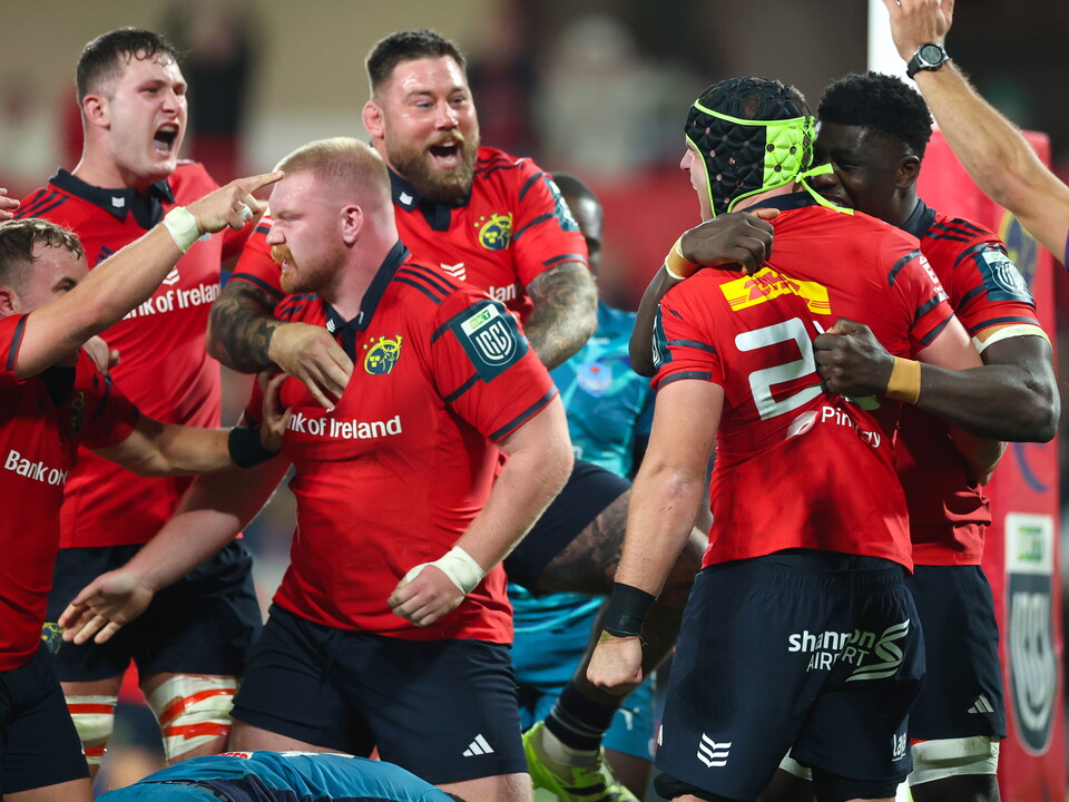 Munster celebrate Alex Kendellen's try